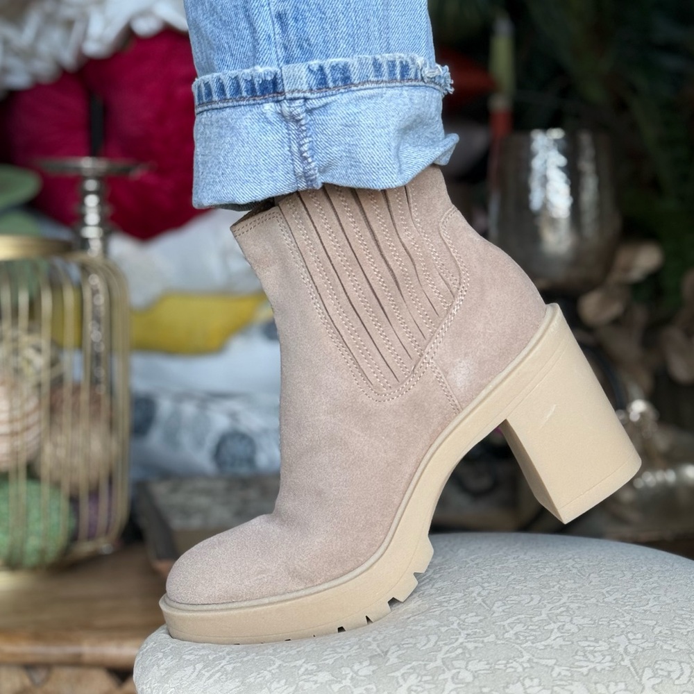 DOLCE VITA Cream Ankle Boots suede leather comfy boot waterproof - Picture 1 of 11